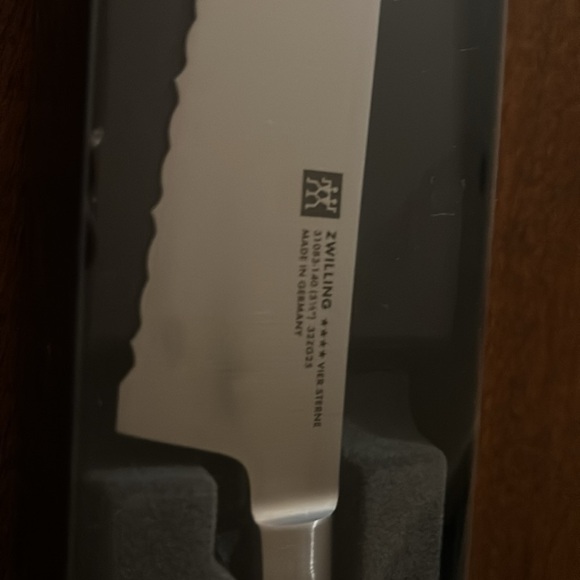 Zwilling Four Star 5-1/2” Serrated Chef’s Knife NWT - Picture 3 of 3